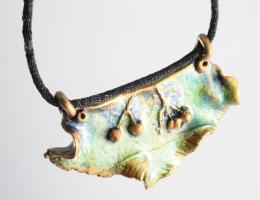 Vicze Anna iparművész nyaklánc medállal, medál 6x4 cm, eredeti díszdobozban