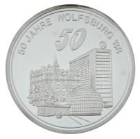Német Szövetségi Köztársaság 1988. "Wolfsburg - Die Volkswagenstadt / 50 Jahre Wolfsburg '88" jelzett Ag emlékérem kapszulában (~15g/0.999/35mm) T:PP German Federal Republic 1988. "Wolfsburg - Die Volkswagenstadt / 50 Jahre Wolfsburg '88" jelzett Ag emlékérem kapszulában (~15g/0.999/35mm) C:PP