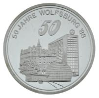 Német Szövetségi Köztársaság 1988. "Wolfsburg - Die Volkswagenstadt / 50 Jahre Wolfsburg '88" jelzett Ag emlékérem kapszulában (~15g/0.999/35mm) T:PP German Federal Republic 1988. "Wolfsburg - Die Volkswagenstadt / 50 Jahre Wolfsburg '88" jelzett Ag emlékérem kapszulában (~15g/0.999/35mm) C:PP