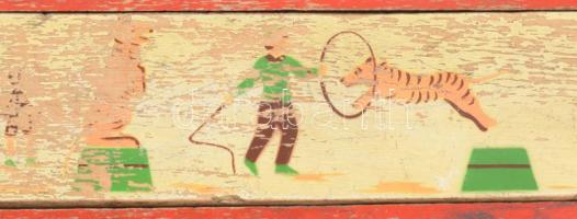 Antik fa gyermek tolltartó, rajta cirkuszi jelenettel, szétnyitható, kopott, h: 24 cm