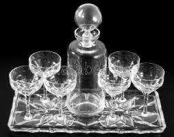 Kristály 6 személyes italos készlet, jelzés nélkül, 6 darab pohár, dugós üveg, tálca, hibátlan, h: 34 cm, m: 27 cm