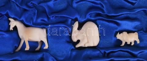 Csont állat figura készlet díszdobozban. Faragott csont elefánt, tehén, teve, stb Eastern arts corpo...