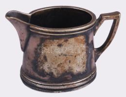 Berndorf ezüstözött alpakka tejszínkiöntő, alján beütött "Arany Bika Szálloda" (Debrecen) felirattal, 5 cl, jelzett (Art. Krupp Berndorf), kopásnyomokkal, elszíneződéssel, 5,5x8,5x4,5 cm