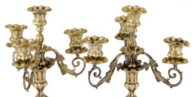 Gazdagon díszített ezüstözött négyágú gyertyatartó pár, m: 42 cm