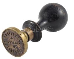 Ügyvédi pecsétnyomó. fa nyéllel, h: 9 cm