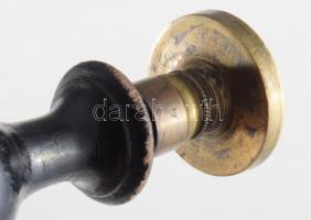 Ügyvédi pecsétnyomó. fa nyéllel, h: 9 cm