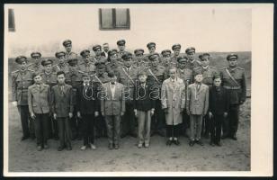 cca 1956-1960 Önkéntes és hivatásos tűzoltók csoportképe, pecséttel jelzett fotó Várszegi Gyula pécsi műterméből, 9×13 cm