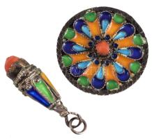 Függő és bross, belefoglalt korallal, d: 3 cm.