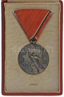 1959. "Tanácsköztársasági Emlékérem" ezüstözött bronz kitüntetés, eredeti mellszalagon, eredeti tokban T:AU NMK 702.