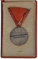 1959. "Tanácsköztársasági Emlékérem" ezüstözött bronz kitüntetés, eredeti mellszalagon, er...