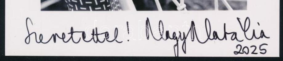 Nagy Natália humorista dedikálásával ellátott fotó 15x18 cm