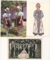 15 db MODERN képeslap: népművészet, közte néhány RÉGI / 15 modern postcards: folklore, with some pre...