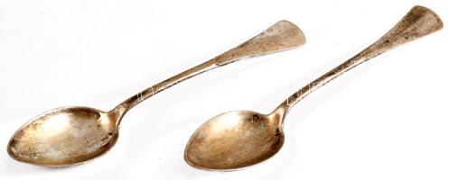 2 darab ezüst (Ag) teás kanál, jelzett, h: 14 cm, nettó 35g