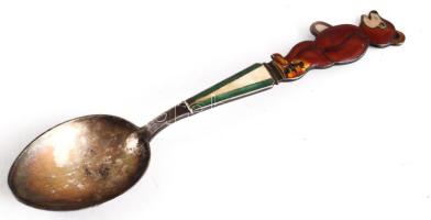 cca 1960 Zománcozott medve figurával díszített ezüst (Ag) gyermek kanál, jelzett, kopott, h: 14,5 cm, bruttó 30g