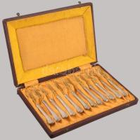 Ezüst (Ag) nyelű süteményes villa készlet. 12 darabos, díszdobozban, jelzett, 16 cm