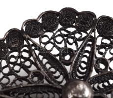 Ezüst (Ag) bross, filigrán, jelzés nélkül, d: 3,5cm, nettó 6,7g