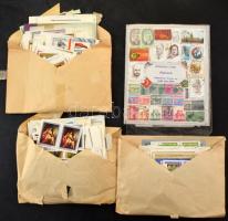 Előfizetésből származó modern magyar bélyegek az 1960-70-es évekből 3 borítékban, hozzá 2 db pakisztáni bélyegcsomag