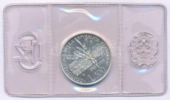 Olaszország 1988R 500L Ag "Alkotmány" eredeti lezárt fóliacsomagolásban és műanyag dísztokban, tanúsítvánnyal T:UNC Italy 1988R 500 Lire Ag "Constitution" in original sealed foil packing and in plastic decorative case, with certificate C:UNC Krause KM#126