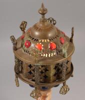 Ónix talpú keleti réz lámpa, díszes, berakásokkal, m: 39 cm