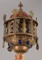 Ónix talpú keleti réz lámpa, díszes, berakásokkal, m: 39 cm