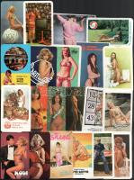 21 db csinos nőket ábrázoló kártyanaptár, közte erotikus
