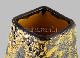 Bod Éva (1924-2004): Váza. Jelzés nélkül, hibátlan, m: 26 cm