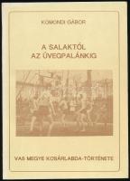 Komondi Gábor: A salaktól az üvegpalánkig. Vas megye kosárlabda-története. H.n., 1989. Kiadói papírkötés, jó állapotban.  Könyvritkaság 1989-ből, amely beavat az 1940-es évektől íródó Vas megyei kosárlabda-történelembe, és - természetesen - legrészletesebben a körmendi történéseket meséli el, hiszen a kisváros csapata lett az első vidéki magyar bajnok. Érdekesség, hogy a sportág hazai jelenét meghatározó férfiegyüttes, a Falco is már teret kap, amely 1988-ban az NB II B-csoportjának bajnoka lett, és a szerző "Szombathelyen talán a Falco" címmel írt rövidke fejezetet róla. (A Falco 1992-ben már az élvonalban szerepelt, 2008-ban szerezte első bajnoki címét, amelyet 2019 és 2024 között még öt követett.) A könyv keletkezésének háttere kiderül az előszóból: "1989-ben Szombathelyen megalakult a Vas megyei Kosárlabdát Támogatók Egyesülete, melynek első lépései között a megye kosárlabdasportját felidéző átfogó kiadvány megjelentetése is szerepel."