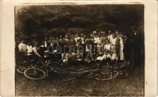 Kerékpárosok csoportja / group of cyclists, bicycles. photo (fl)