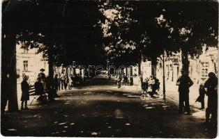 1926 Campulung Muscel, Hosszúmező, Kimpolung, Cimpolung (Arges); Aleea Principele Carol. Ioan Zarnescu / promenade (creases)