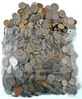 Vegyes, magyar és külföldi érmetétel mintegy ~5kg súlyban T:vegyes Mixed, Hungarian and foreign coin lot (~5kg) C:mixed