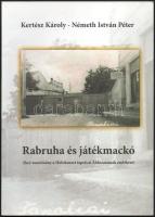 Kertész Károly-Németh István Péter: Rabruha és játékmackó (iker-tanulmány a Holokauszt tapolcai Áldozatainak emlékére). Tapolca, 2014. Kiadói papírkötés, jó állapotban.
