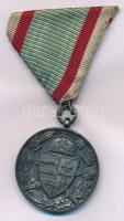 1929. "Magyar Háborús Emlékérem kardokkal, sisakkal" ezüstözött bronz kitüntetés mellszala...