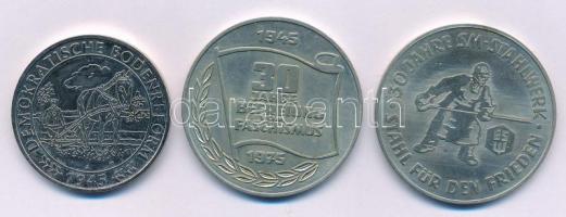 Német Demokratikus Köztársaság 1975. "Freital VEB Edelstahlwerk / 30 Jahre SM-Stahlwerk - Stahl für den Frieden (30 éves az Acélművek - Acéllal a békéért)" kétoldalas Cu-Ni emlékérem + 1975. "Freital VEB Edelstahlwerk / 30 Jahre Befreiung vom Faschismus (30 éves a felszabadulás a fasizmus alól)" kétoldalas Cu-Ni emlékérem + 1985. "Demokratische Bodenreform 1945 / Sozialistische Landwirtschaft in der DDR (1945-ös demokratikus földreform / Szocialista mezőgazdaság az NDK-ban)" T:AU patina German Democratic Republic 1975. "Freital VEB Edelstahlwerk / 30 Jahre SM-Stahlwerk - Stahl für den Frieden (30 years of the Steelworks - Steel for Peace)" double-sided Cu-Ni commemorative medal + 1975. "Freital VEB Edelstahlwerk / 30 Jahre Befreiung vom Faschismus (30 years of liberation from fascism)" double-sided Cu-Ni commemorative medal + 1985. "Demokratische Bodenreform 1945 / Sozialistische Landwirtschaft in der DDR (Democratic land reform 1945 / Socialist agriculture in the GDR)" C:AU patina