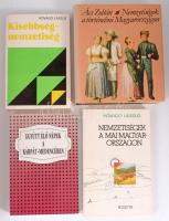 Kisebbséggel kapcsolatos könyvek gyűjteménye: Ács Zoltán: Nemzetiségek a történelmi Magyarországon; Kővágó L.:Nemzetiségekl a mai Magyarországon; Kisebbség - nemzetiség, Együtt élő népek a Kárpát-Medencében.