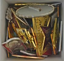 Bonbonos doboznyi vegyes szovjet jelvény tétel T:vegyes Mixed Soviet badges in bonbon box C:mixed