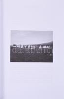 Shavit, Ari: Hazám, az ígéret földje. Izrael győzelme és tragédiája. Bp., 2013, Atlantic. Kiadói kar...