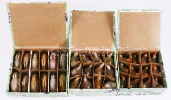 Kínai Jáde figurák. Kétféle figura (tyúk, nyúl), összesen 36 db, eredeti dobozában