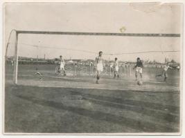 1928 Temesvári AC - Temesvári Kinizsi labdarúgó mérkőzés, Zombori Vilmos kapus gólt kap, focisták / Timisoara AC - Chinezul Timi?oara football match, football players, goalkeeper, sport photo (11,1 x 8,2 cm) (b)