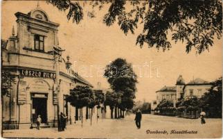 1922 Dombóvár, Kossuth utca, László Vilma papírkereskedése, üzlet. Vasúti levelezőlapárusítás 20. sz. - 1918. + "ÚJDOMBÓVÁR PÁLYAUDVAR" (fa)