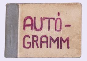 Autogramgyűjtemény, többek között Garas Dezső, Szörényi Szabolcs, Illés Lajos, Ujlaki László, Petres István, Elbert János, Kovalik Károly, Turán László, Szinetár Miklós, Fenyvesi Gabi, Szabó Tünde, Kibédi Ervin, Básti Lajos, Gobbi Hilda, Szécsi Pál, Esztergályos Cecília, Vitray Tamás és mások aláírásával