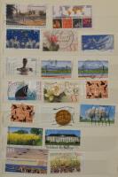 Vegyes külföldi tétel 10 lapos közepes berakóban, benne olasz, német, francia és brit, összesen kb 525 db bélyeg