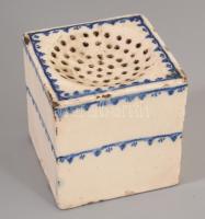 Tintatartó készlet porzóval, tálcával. cca 1822-1845, Batiz vagy Kassa, írókázott mintás kőcserép, j...