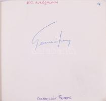 Autogramgyűjtemény, többek között Bessenyei Ferenc, Kautzky József, Szőnyi János, Voith Ági, Bodrogi...