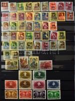 Magyar tétel 1850-1952 közötti időszakból, 24 fekete lapos A4-es berakóban