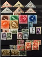 Magyar tétel 1850-1952 közötti időszakból, 24 fekete lapos A4-es berakóban