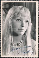 Marina Vlady (1938- ) orosz származású francia színésznő, énekesnő, írónő autográf aláírása őt ábráz...