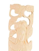 Faragott csont keleti szobor, gésa ábrázolással, fa talapzaton, m: 30 cm