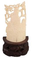 Faragott csont keleti szobor, Keleti Bölcs ábrázolással, fa talapzaton, m: 19 cm