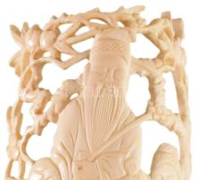 Faragott csont keleti szobor, Keleti Bölcs ábrázolással, fa talapzaton, m: 19 cm