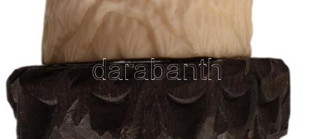 Faragott csont keleti szobor, klasszikus kínai életkép jelenettel, fa talapzaton, m: 19,5 cm